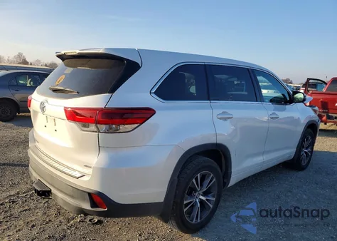 2018 Toyota Highlander Le z USA, uszkodzony, nr VIN 5TDBZRFH9JS899617